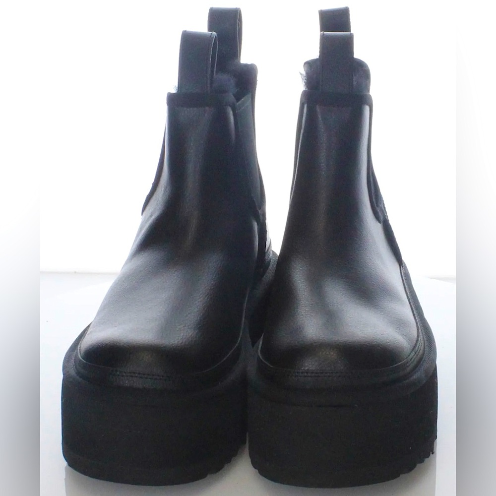 UGG PLATFORM NEUMEL CHELSEA BOOT